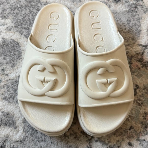 Gucci Women’s Cream Interlocking G Rubber Sandals Size 39